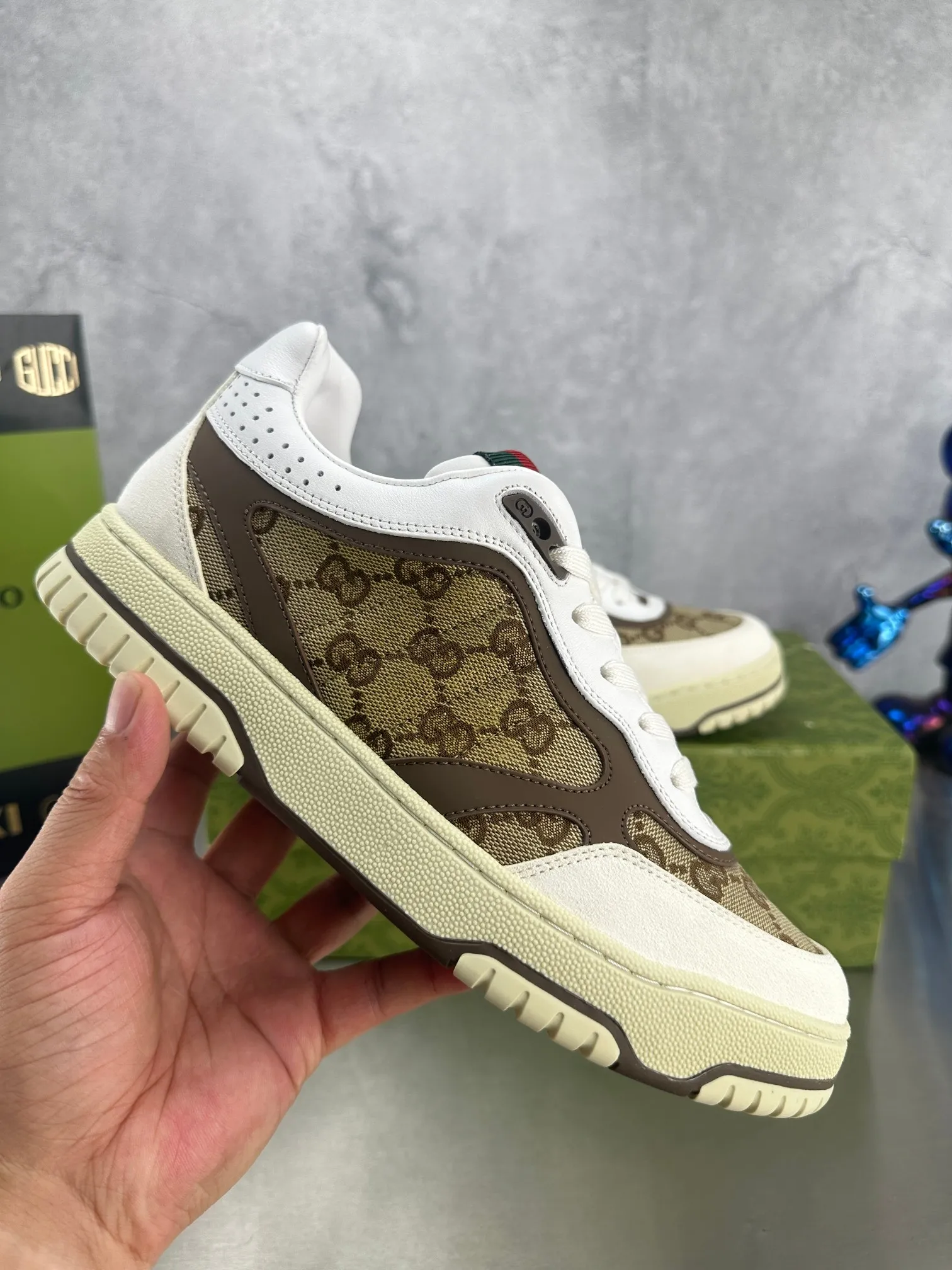 👟👟Ex-factory price 600👟👟 Gucci's latest hot-selling series of high and low-cut distressed couple's sneakers are shipped. The original version is purchased, developed and manufactured. This high-low top sneaker adopts a basketball-style silhouette design, cleverly integrated with hollow panels and distressed effects, showing its unique ingenuity. The ingenuity incorporates brand logo details such as interlocking Double G styling accessories and Gucci lettering, a low-key tribute to the brand's design heritage. Exquisite packaging at the delivery counter 🛍📦 ▪️ Fabric: Original customized imported first-layer cowhide ▪️ Inner lining: Imported first-layer cowhide ▪️ Sole: Original molded TPU sole ▪️ Sole thickness: 3cm ▪️ Size: 35-46 (Male 38 46 customized)